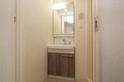 【独立洗面台】 | プレサンスOSAKA東中本エシデル | 朝の支度にも助かる、独立の洗髪洗面化粧台