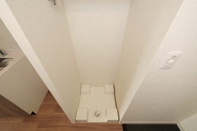 【設備】 | プレサンスOSAKA東中本エシデル | 洗濯機置き場です