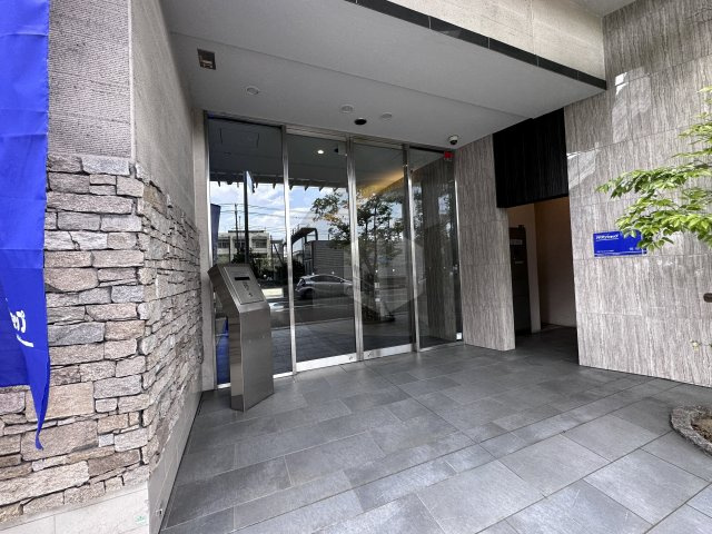 東大阪市高井田本通７丁目の賃貸マンションのエントランス