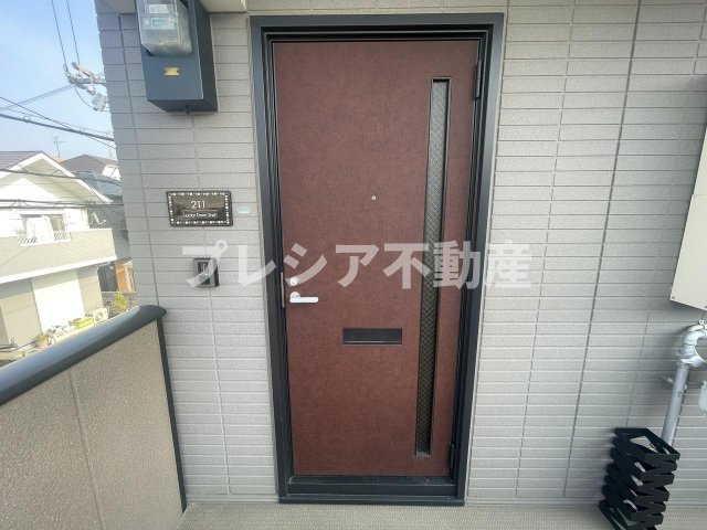 ラッキータウン 2番館の玄関