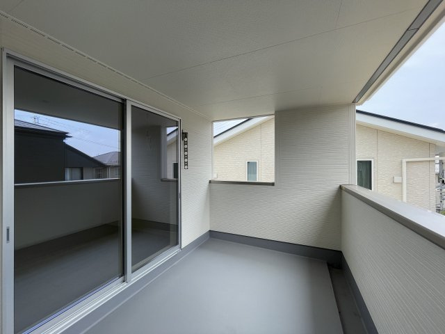 新築戸建・建売　福島市八島田字八幡北第2 Livele Garden　全2棟のバルコニー|陽当たり良好なインナーバルコニー！急な天候不良でも慌てず洗濯物が取り込めますね！