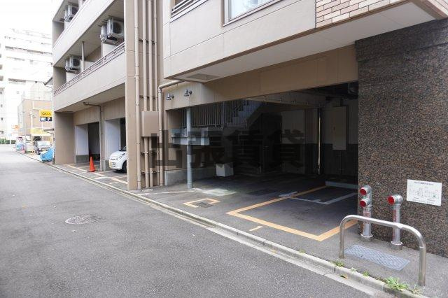 仲介手数料0！！サン・名駅南ビルの駐車場