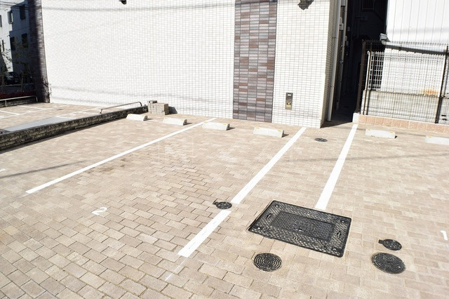 S-RESIDENCE淀屋橋の駐車場