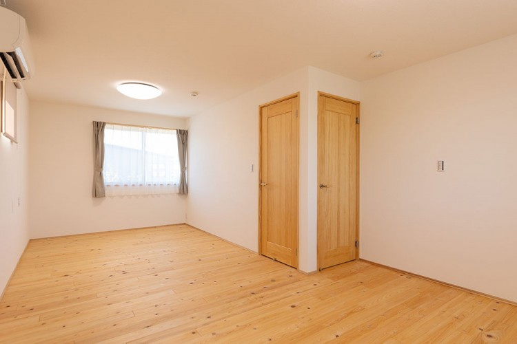 仲介手数料不要　新産住拓新須屋2階建て【西合志南小・西合志南中】の洋室