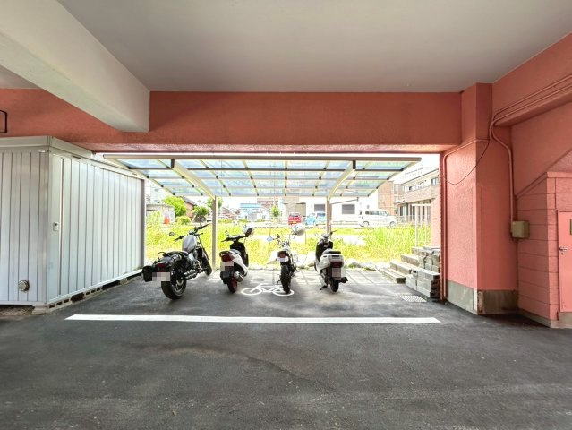 協和ビルの駐車場