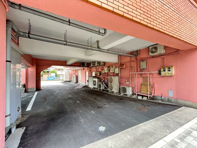 協和ビルの駐車場