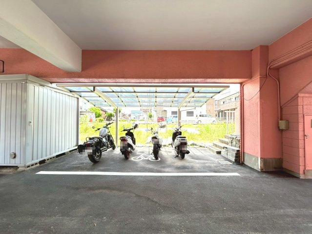 協和ビルの駐車場