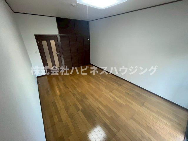 ジュネス亜梨の洋室