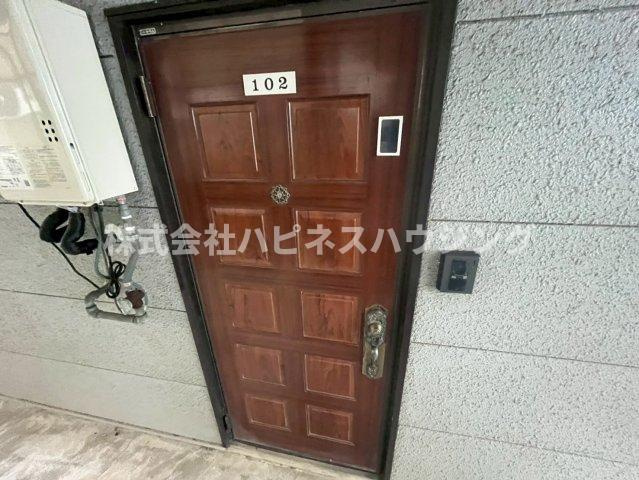 ジュネス亜梨の玄関