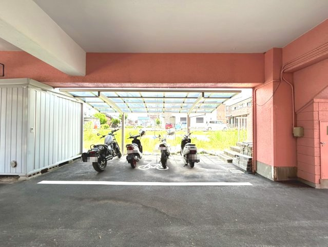 協和ビルの駐車場