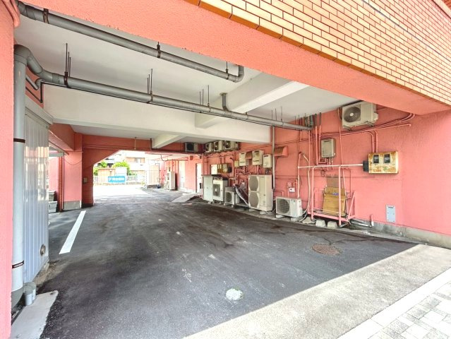 協和ビルの駐車場