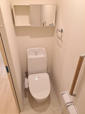 【トイレ】 | ｃｈａｒｍｅ・ｔｏｉｔ | キレイな個室空間です