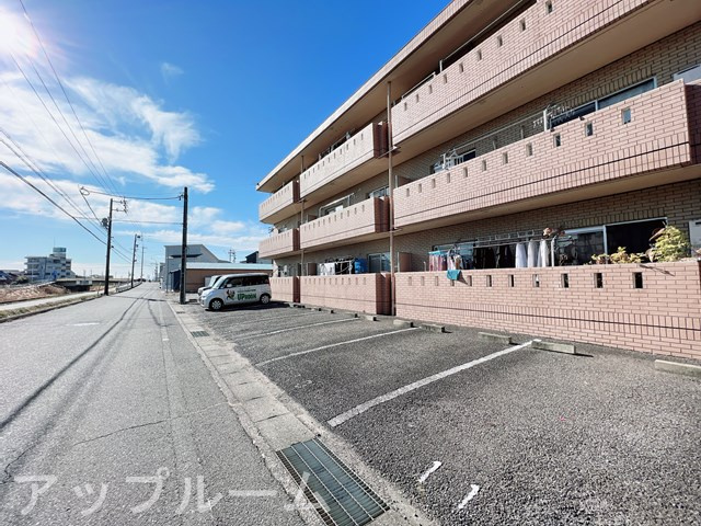サンハイツ如意申の駐車場