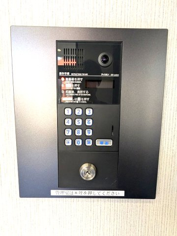 LUMIEC NEGISHIのエントランス|防犯モニター付オートロックセキュリティです