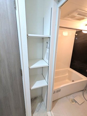 LUMIEC NEGISHIの設備|洗面室の収納ラックです