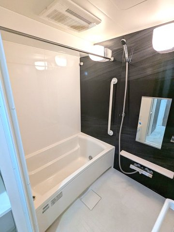 LUMIEC NEGISHIの浴室|追焚オートバス、ロングバスタブです、浴室換気乾燥機付バスルームです