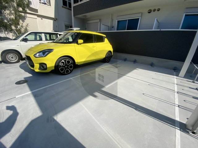 アバンティオ弥刀の駐車場