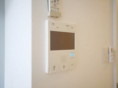 【セキュリティ】 | SERENiTE谷四 | モニター付きインターホンです