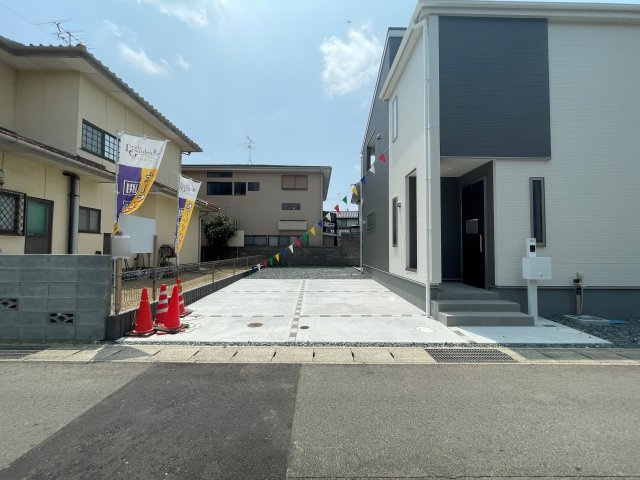 新築戸建・建売　福島市森合丹波谷地　Livele Garden　全1棟の駐車場