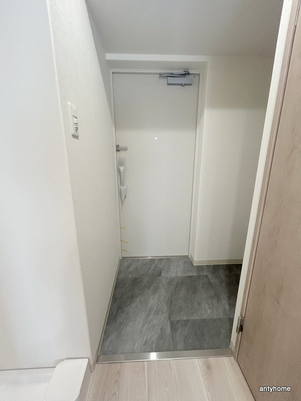 セオリー大阪EAST DOOR　仲介手数料無料の玄関