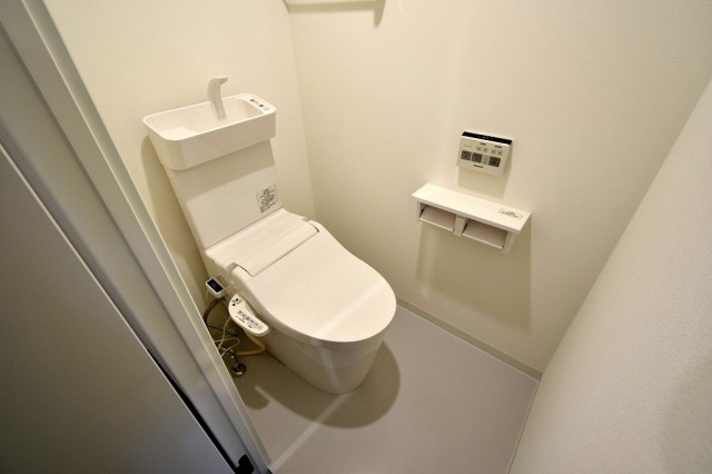 ダイヤコーポ東雲のトイレ|ゆったりとした空間のトイレです