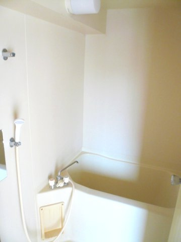 北野ビルの浴室|コンパクトで使いやすいお風呂です