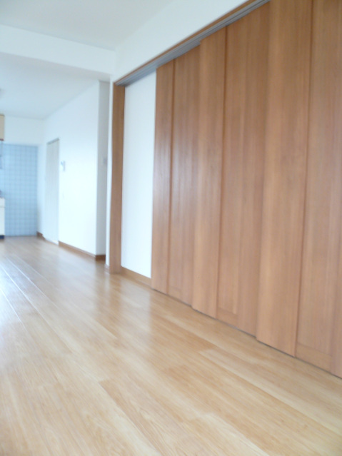 北野ビルの居間・リビング