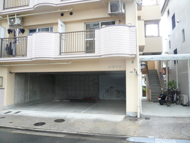 北野ビルの駐車場