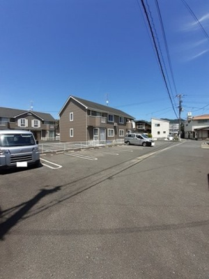 【駐車場】 | ラルジュ・レオン１Ｋ | 駐車場に車を止められます