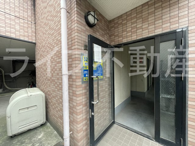 YNハウスのエントランス|落ち着いたエントランスです