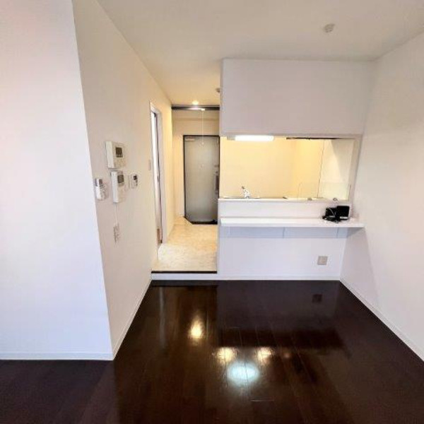 ﾗﾑｱﾝﾄﾞｴﾇｴﾝﾀ-ﾌﾟﾗｲｽﾞの居間・リビング