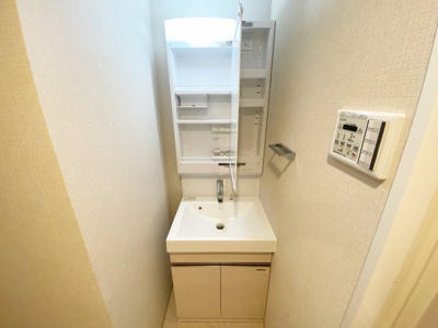 【洗面所】 | La Douceur玉造 | 忙しい朝には欠かせない洗面所です