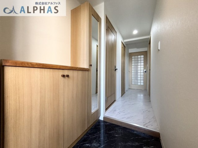 【玄関】 | ダイアパレス西明石 | 玄関には姿見付きの靴箱収納がございますので豊富に収納可能です♪