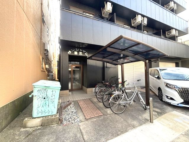 サンシャイン喜志のエントランス