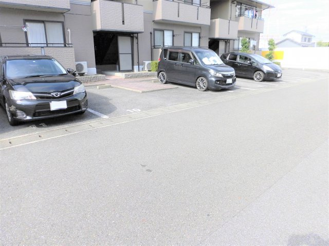 GRACE　KUMANOⅡの駐車場