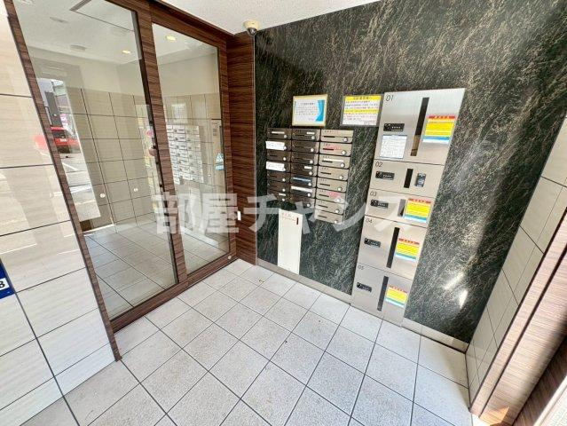 名古屋市中川区山王３丁目の賃貸マンションのエントランス
