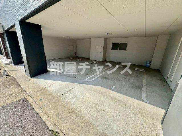 名古屋市中川区山王３丁目の賃貸マンションの駐車場