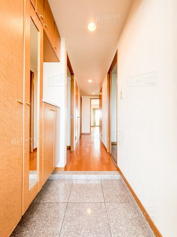 エバーライフネアシティ久留米壱番館の玄関|シューズボックス付きの玄関です★