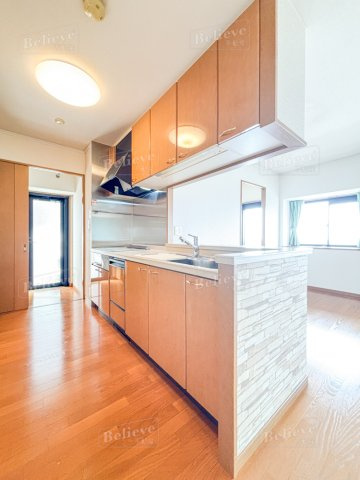 エバーライフネアシティ久留米壱番館のキッチン|3口IH・グリル付のシステムキッチンです♪