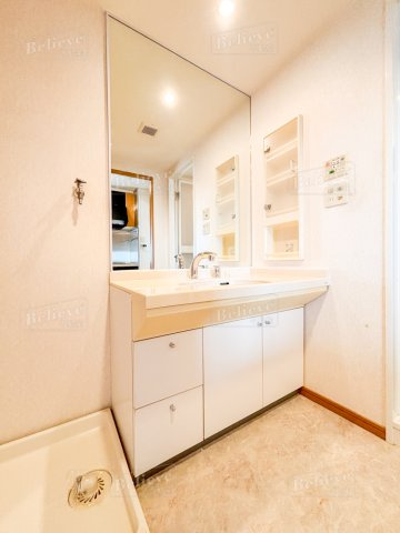 エバーライフネアシティ久留米壱番館の洗面所|明るい洗面所です★