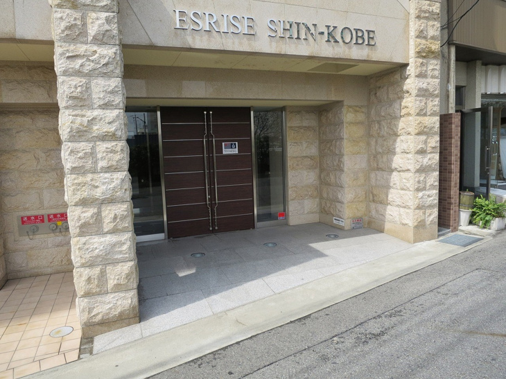 【エントランス】エスライズ新神戸 