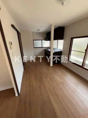 【居間・リビング】 | 西六郷3丁目戸建て | こちらの居間で趣味の時間をお楽しみください