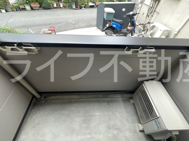 CRASTINE岩田町5丁目のバルコニー|暖かな日差しのふりそそぐバルコニー