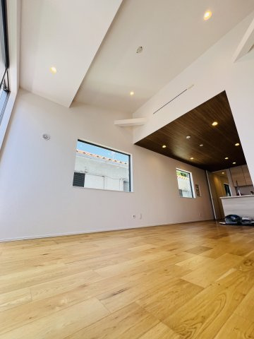 Sky Deck House 湘南七里ガ浜の居間・リビング