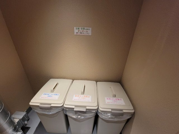 【その他共用部分】 | 【各階ゴミ置場】お住いのフロアで24時間ゴミ出し可能です！わざわざ1階まで行く必要がありません！