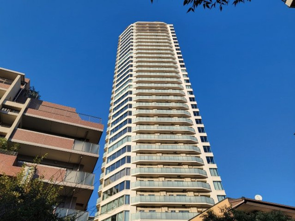 【外観】 | 【外観】悠然と構える都心タワーの風格。歳月を経るにつれ、美しさと風格が増すデザインです。