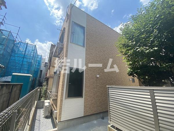 新宿区下落合３丁目のアパートのエントランス