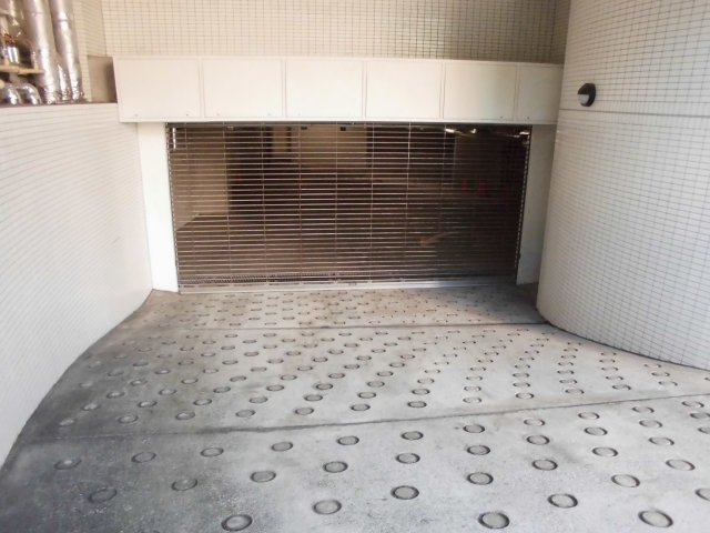 APAガーデンズ新宿戸山公園の駐車場