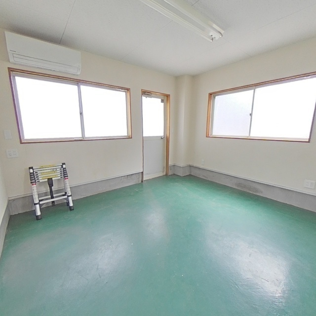 本巣市屋井の倉庫の内装