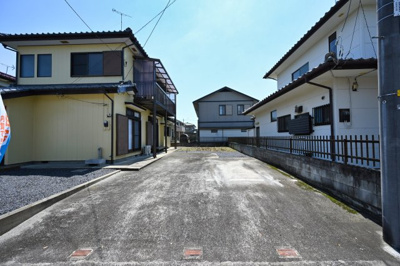 【駐車場】 | 太田市東別所町　中古戸建 | 並列駐車可能なカースペースです！お客様も遊びに来やすいですね♪